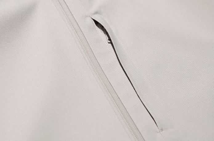 ユニクロ ブロックテックパーカ3Dカットのポケット