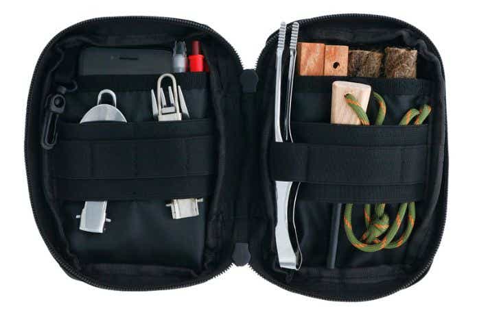 ギアの入ったワークマン アウトドアギアポーチ