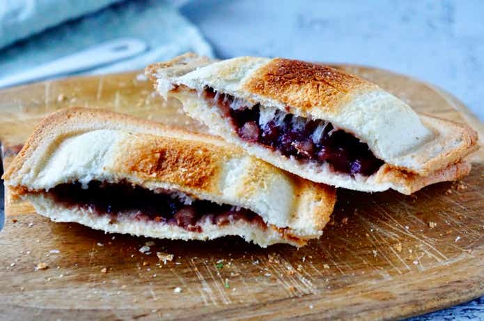 アラジンのホットサンドメーカーで焼いた小倉トースト