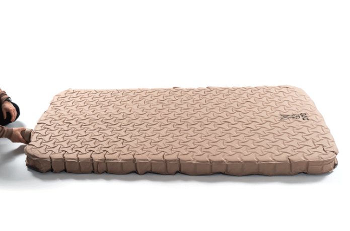 「寝心地そのまま、小さくなって1万円以上も安く!?」DODの“傑作マット”が劇的進化