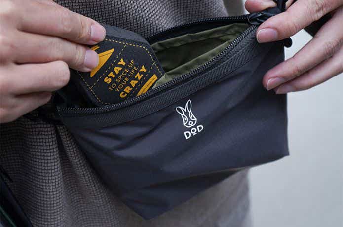 DODのポーチに小物を入れる