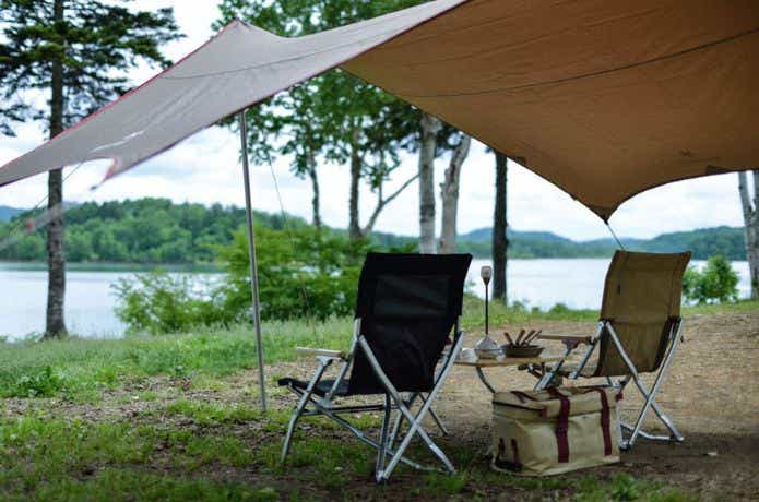 ゆったりくつろぐならコレだよね。キャンプにおすすめな快適“ローチェア”12選!