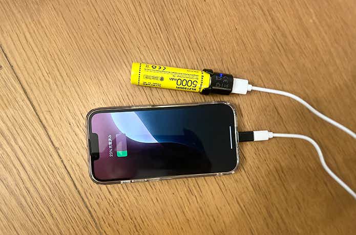 ナイトコア「インテリジェント バッテリーシステム」でスマホ充電