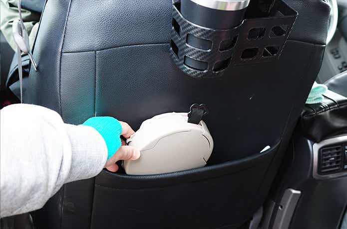 座席の背もたれに収納するCARスマートダストボックス