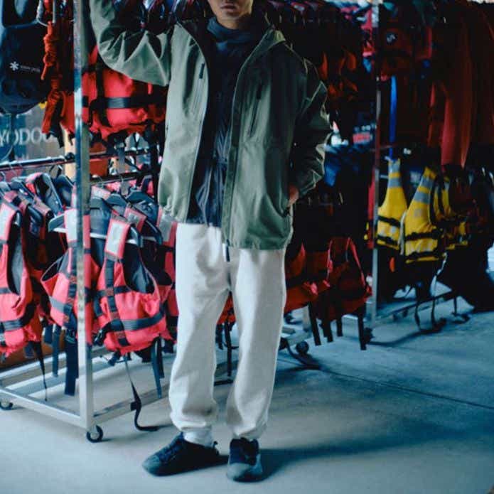 マウンテンパーカーのコーディネート