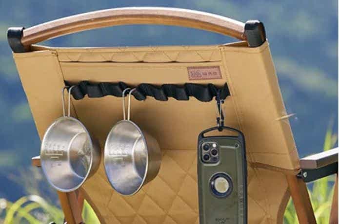 WAQ フォールディングウッドチェアのループにものをかける