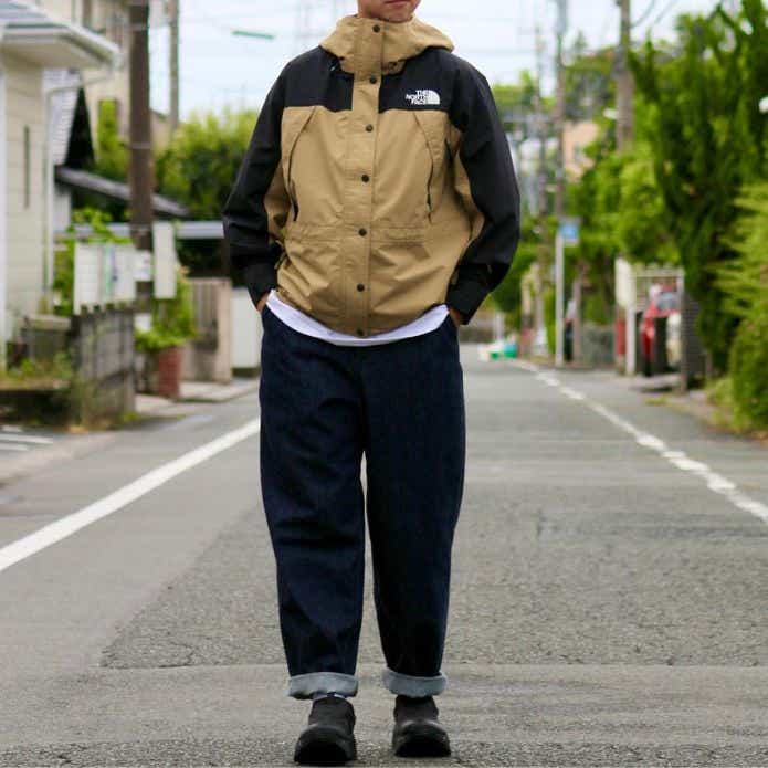 カジュアルに着こなす王道マウンテンパーカーコーデ