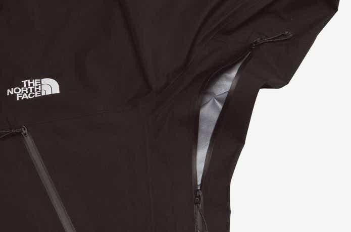 ザ・ノース・フェイス クライムライトジャケットの脇下ベンチレーション