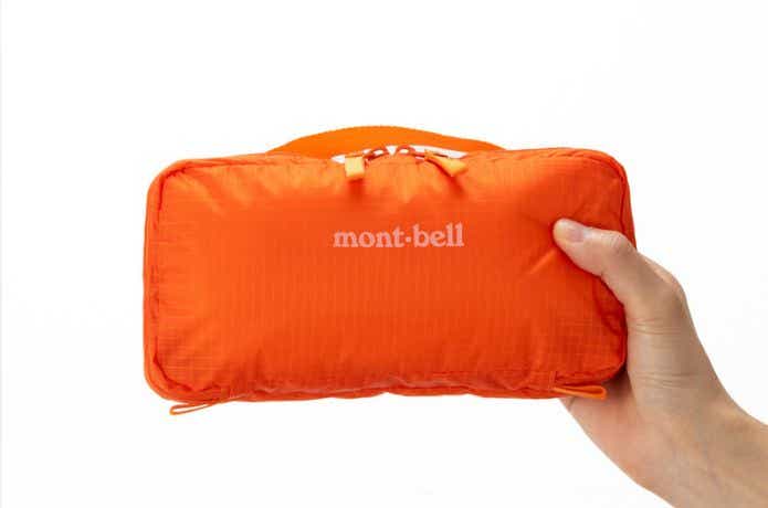 モンベル トラベルキットパック Mをもつ