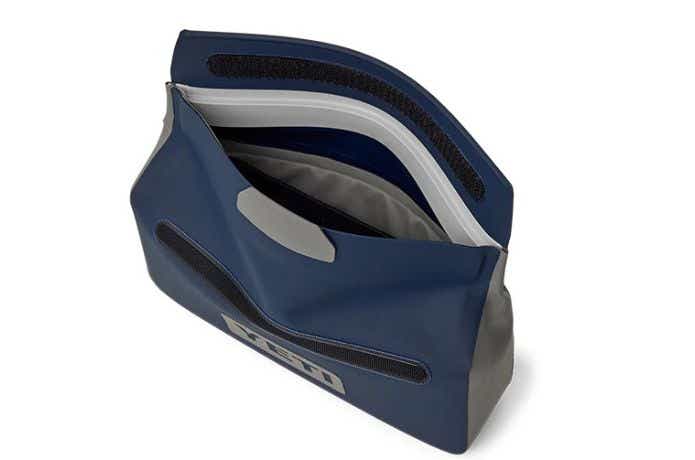 YETI サイドキックドライ 1Lの口を開ける