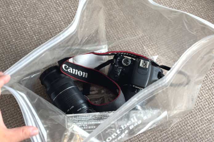 ドライストレージバッグをカメラの防湿ケースにしている