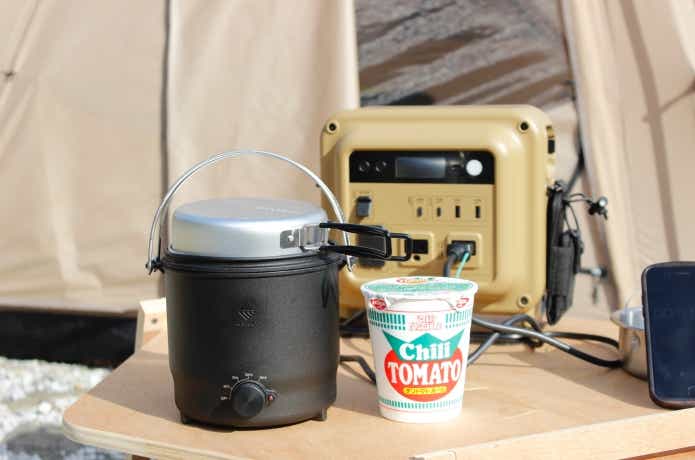 クッカー1とカップヌードル