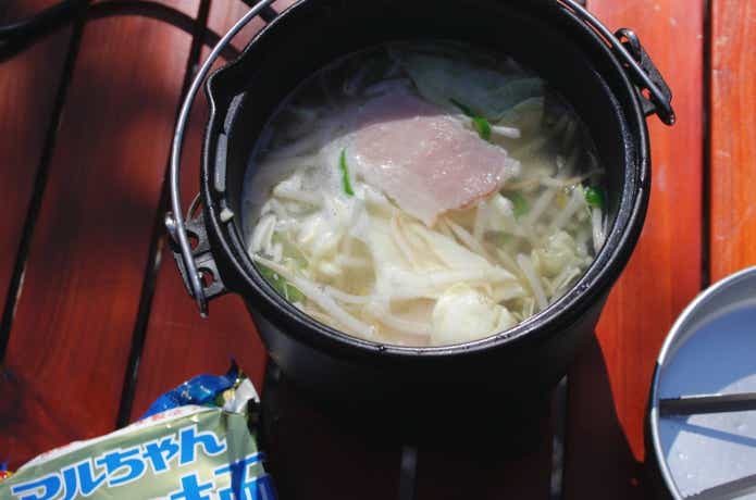 クッカー1で野菜を茹でているところ