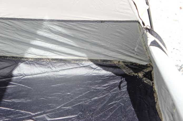 加水分解したテントのシームテープ