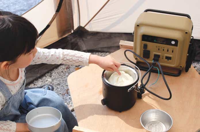 クッカー1をテントで使っているところ