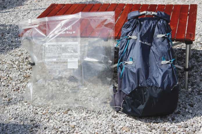 ドライストレージバッグMと登山リュック