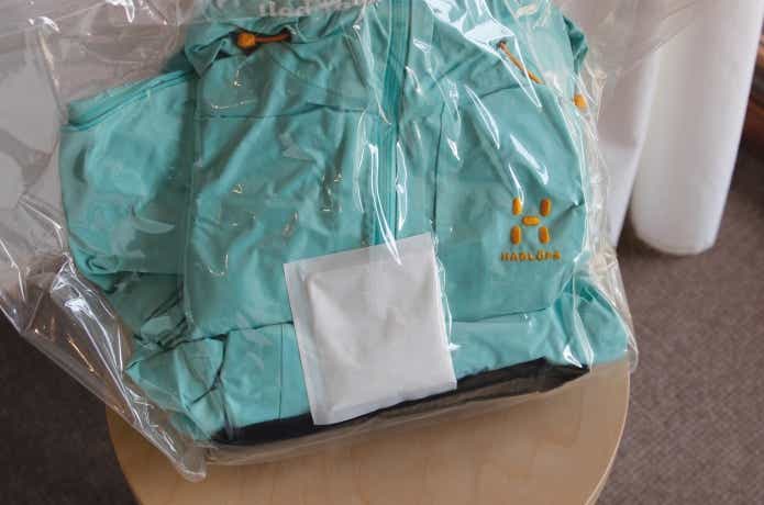 ドライストレージバッグに乾燥剤を入れてある