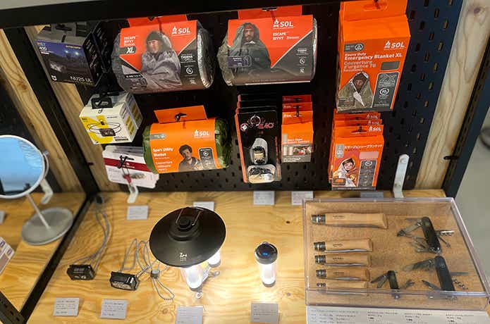 ゼインアーツ神戸三宮店　店内商品