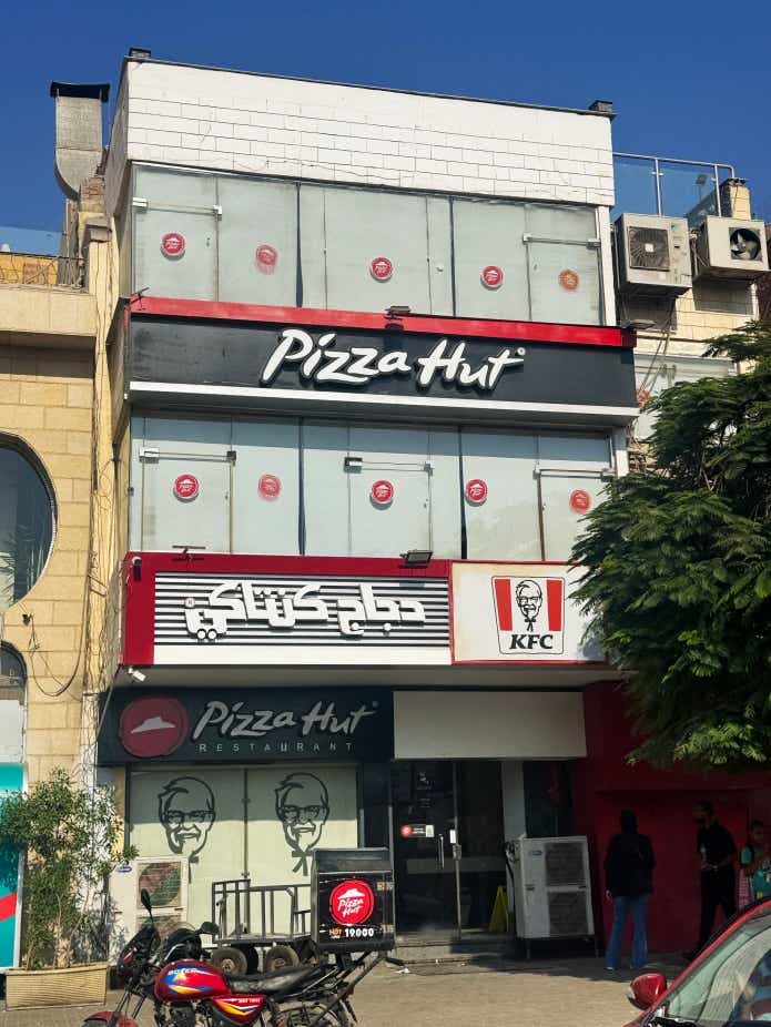 父と子の２人でエジプトキャンプ