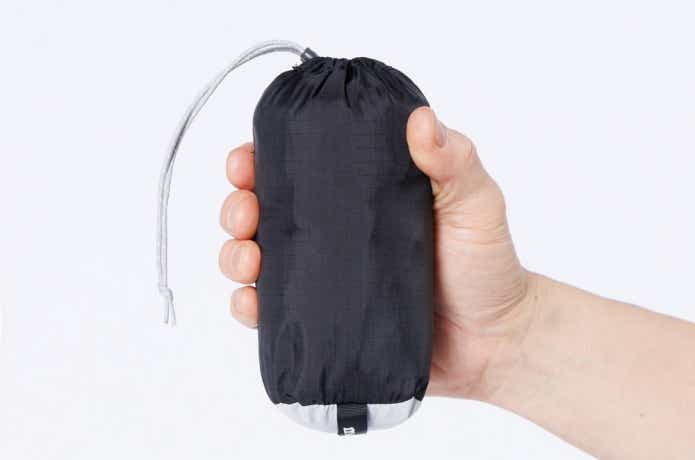 モンベル「バーサライトジャケット」の収納サイズ