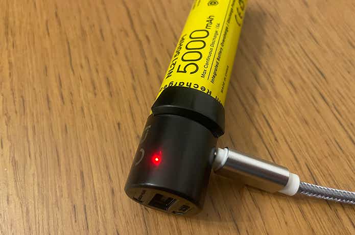 ナイトコア「インテリジェント バッテリーシステム」充電中