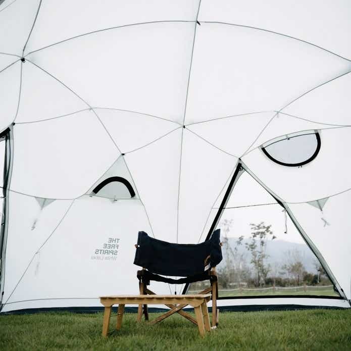 ロボテックのダウンホワイトカラーの室内