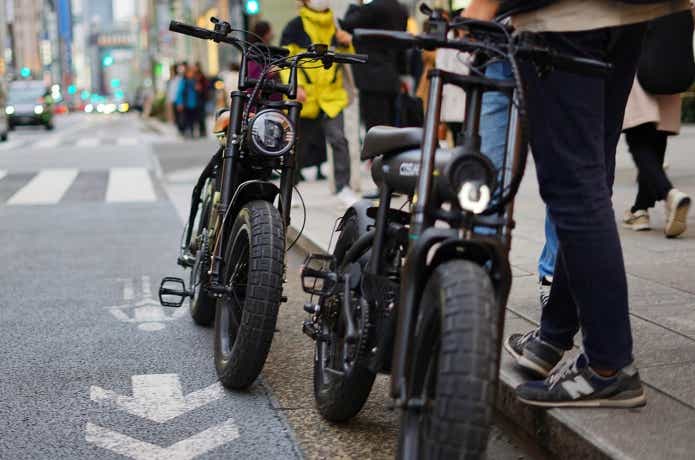 大型ヘッドライトを装着したCOSWHEEL MIRAI COMFORT