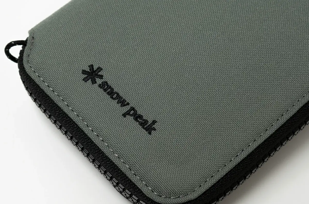 鍵やAirTagまでスマートに。スノーピークの新作財布が叶える、無理のない“ミニマル収納”