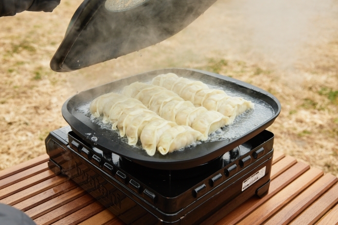 湯気があがる餃子
