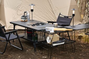 「アルミユニットテーブ110」と「アウトドアラック」、4月18日発売の新オプションで組まれたサイト