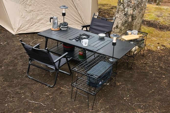 アルミユニットテーブルと椅子とキャンプギア