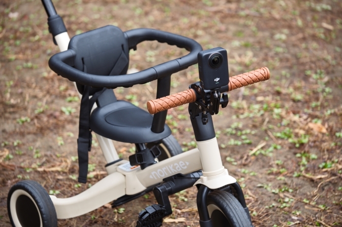 DJI / Osmo 360を幼児用三輪車に設置した写真