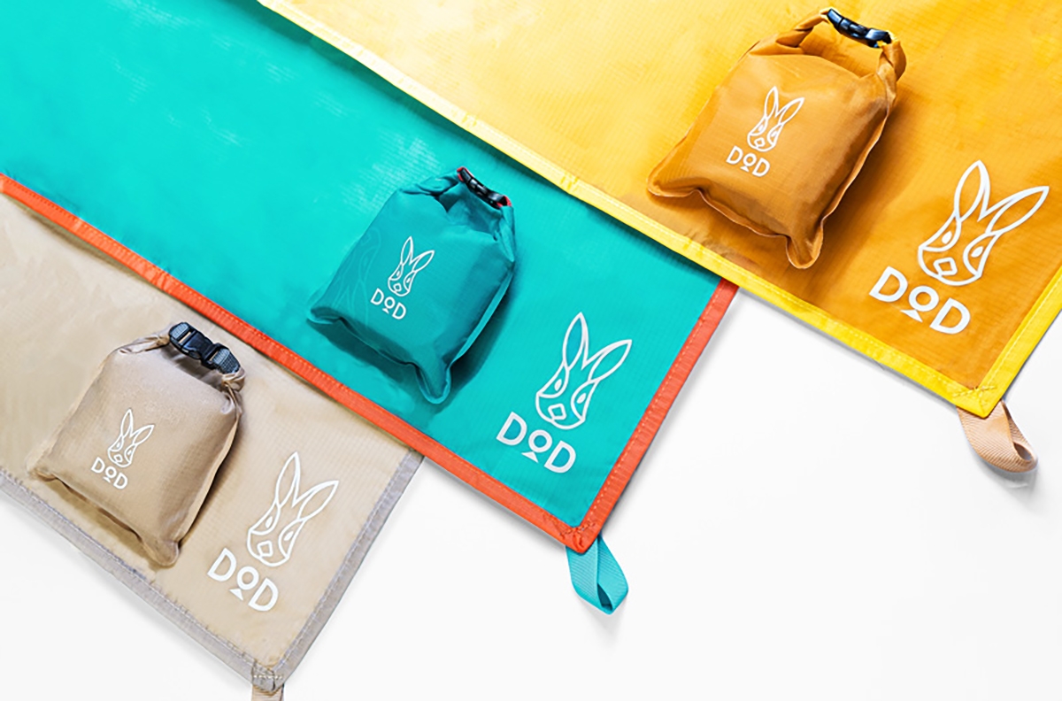 スマホより小さくて軽い特等席。ポケットサイズのDOD新作レジャーシート、とりあえずカバンに1つ入れときたい!