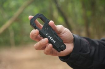 カラビナに機能てんこもり。“コレ”を車内に1つ置けば、困った時に助けてくれるかも！【新登場】