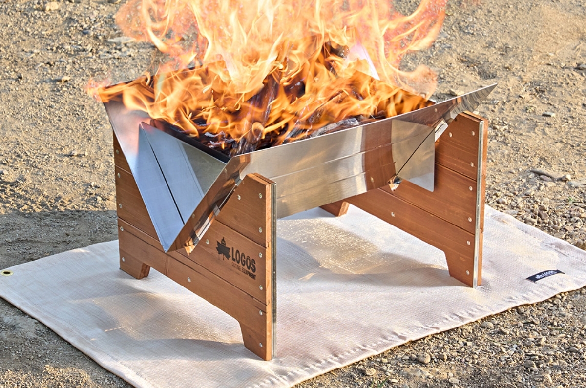 「え、丸ごと燃えないよね?」焚き火台なのに“木製”。ロゴスから異端な新作が来た