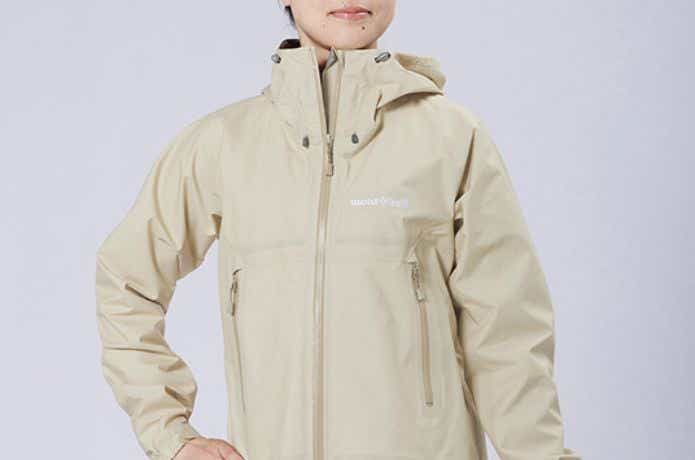 モンベル「ストームクルーザー ジャケット Women's」を着用した女性