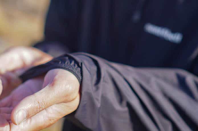 モンベル　ウインドブラストVネックジャケット