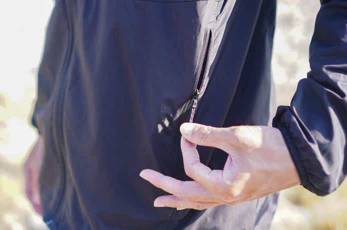 モンベル　ウインドブラストVネックジャケット