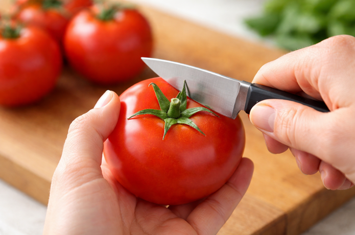 トマトのヘタ取り