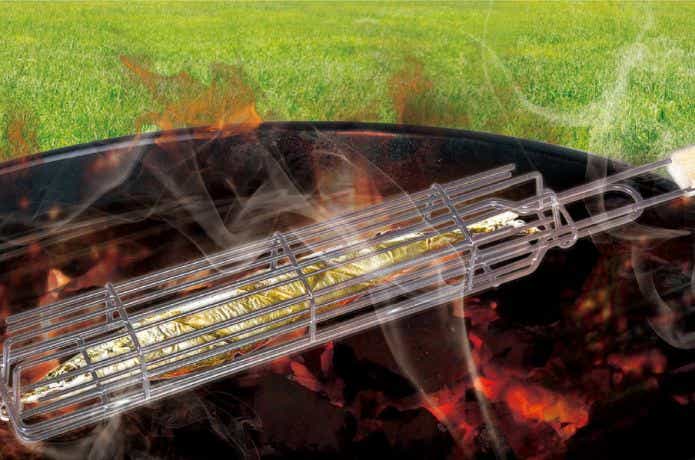 モンターナ 串に刺さずに焼けるBBQロングフレームで秋刀魚を焼く