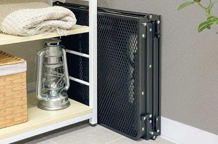 折り畳んだフィールドア 3つ折り収納式パネルメッシュテーブル