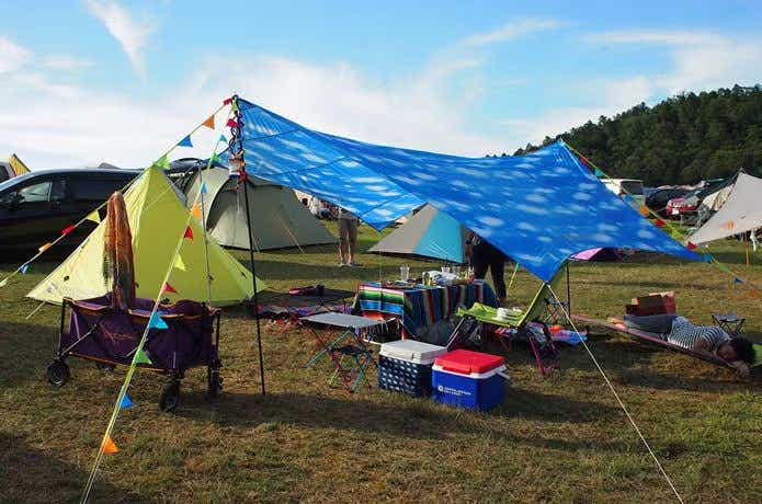 ヘキサタープをリビングスペースにしたレイアウト