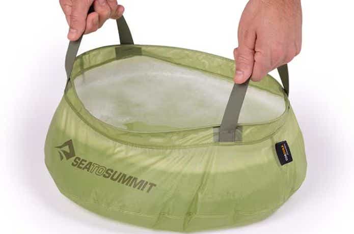 シートゥーサミット ウルトラシル キッチンシンク 10Lに水を入れて持ち上げる