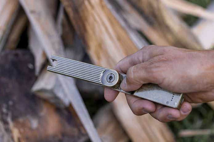 ベアボーンズリビング ピボットアークライターで着火