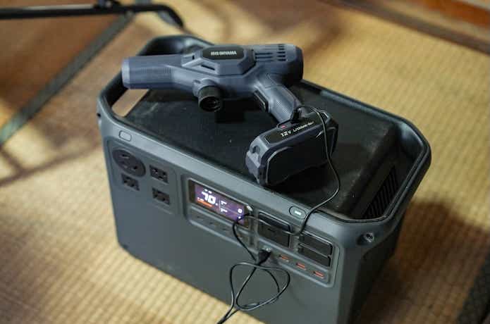 アイリスオーヤマ「ハンディウォッシャー_充電中