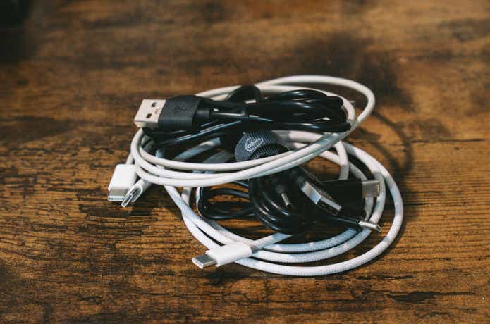 さまざまなケーブル