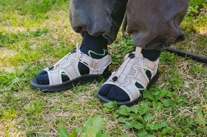 歩きやすいヒール付き。リカバリーサンダル「BUMPY SPORTS」