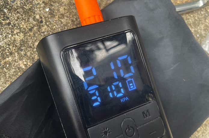 AAL「電動空気入れ」_自転車空気圧測定