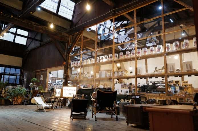 CampShopLanternの店内