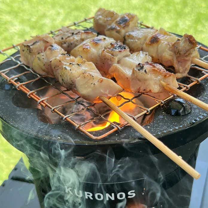 クロノス「ミニ黒七輪」で焼き鳥を焼く
